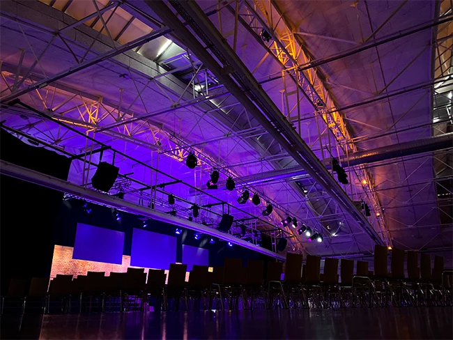 Imported from https://www.klangfarbe.com/pictures/News/Expedithalle-Halle-06_638211368218892719.webp