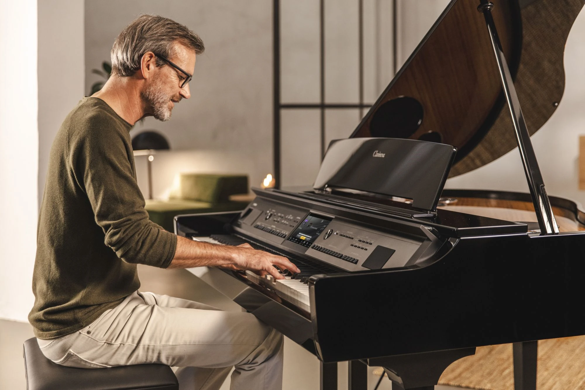 Imported from https://www.klangfarbe.com/pictures/News/005 landingpages/Digitalpiano_CVP909GP_KLANGFARBE.webp