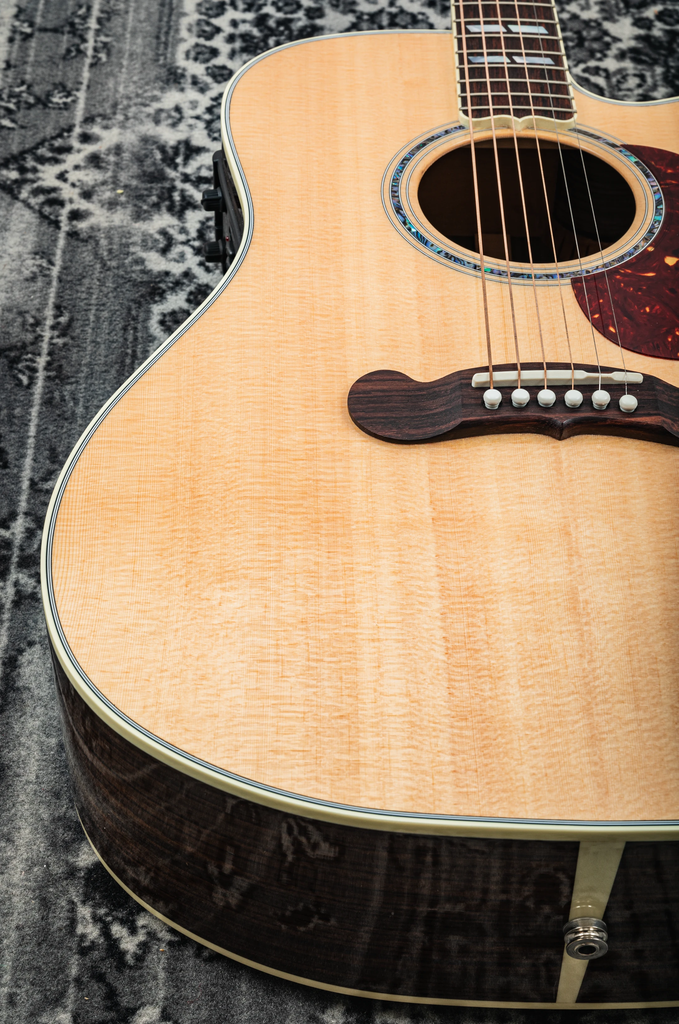 Gibson Songwriter Cutaway Antique Natural