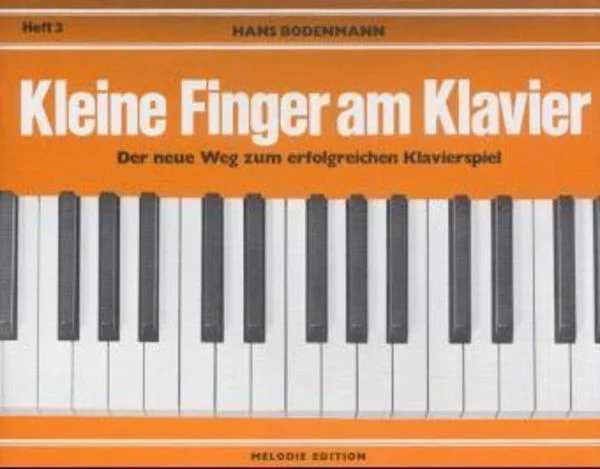 Kleine Finger am Klavier 3