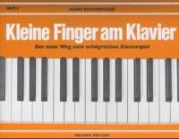 Kleine Finger am Klavier 3