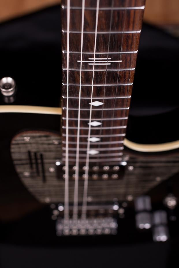 Magneto Guitars U-Wave Deluxe UW-4300 black B-Stock