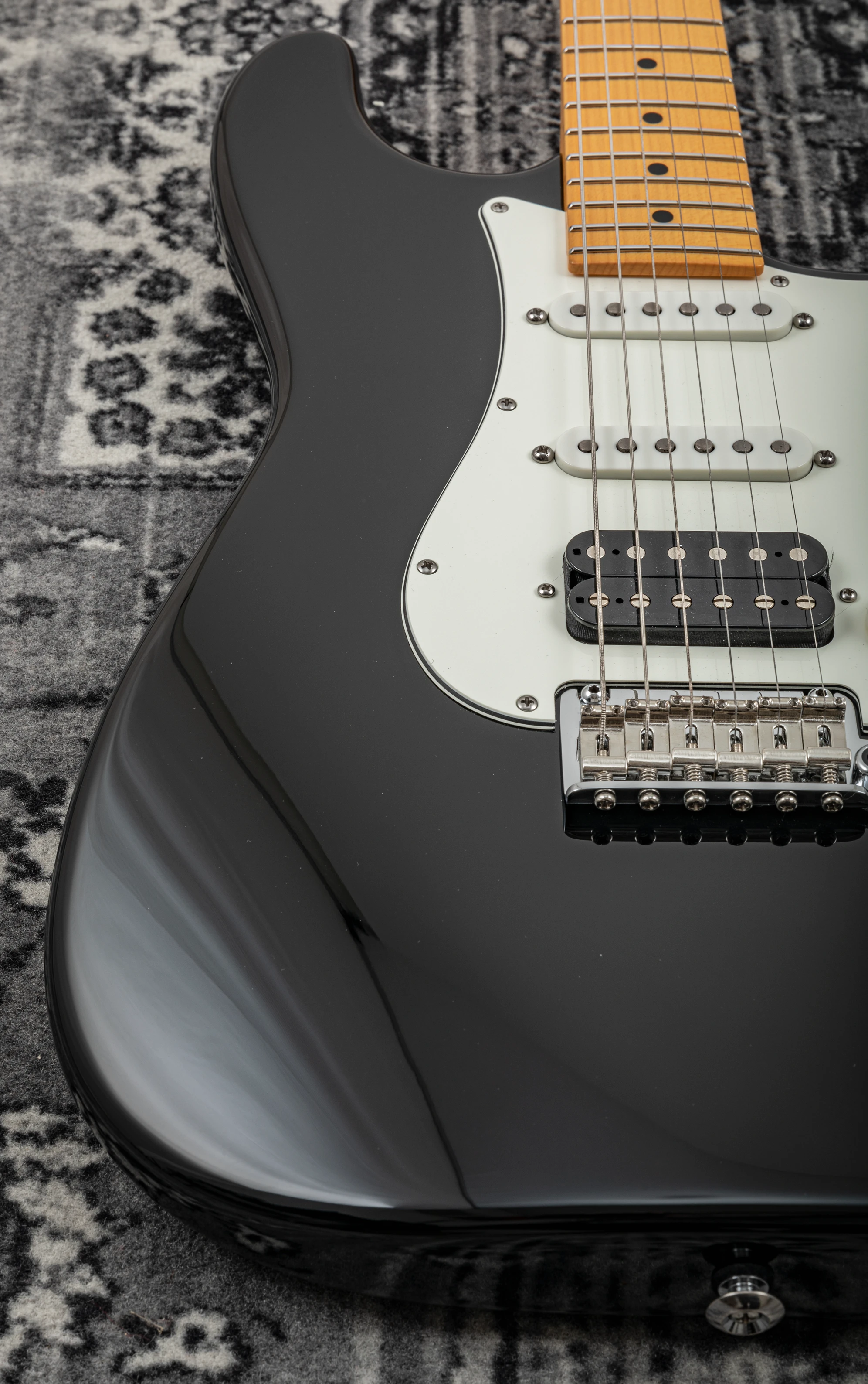 Suhr Classic S HSS blk/mn