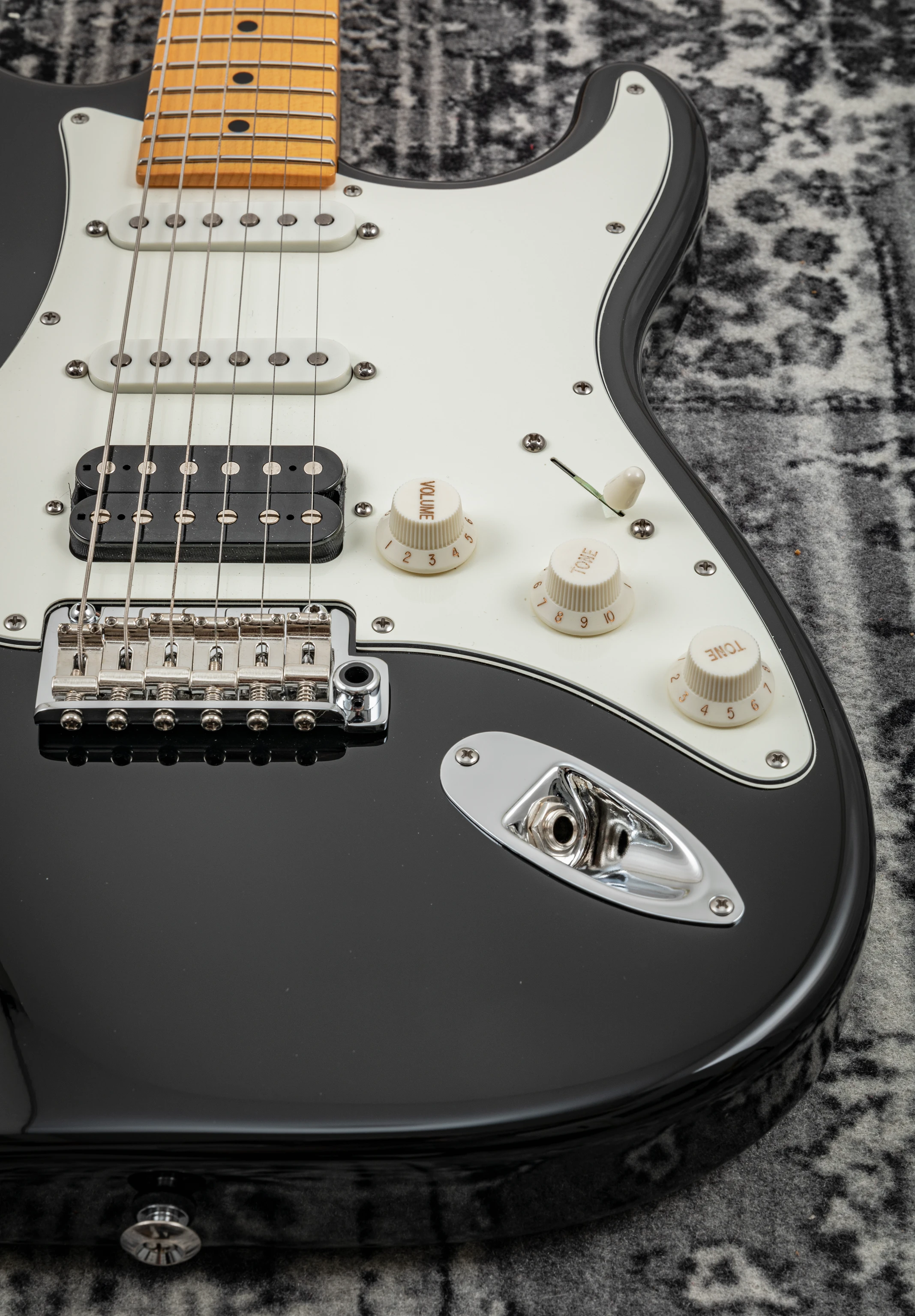 Suhr Classic S HSS blk/mn