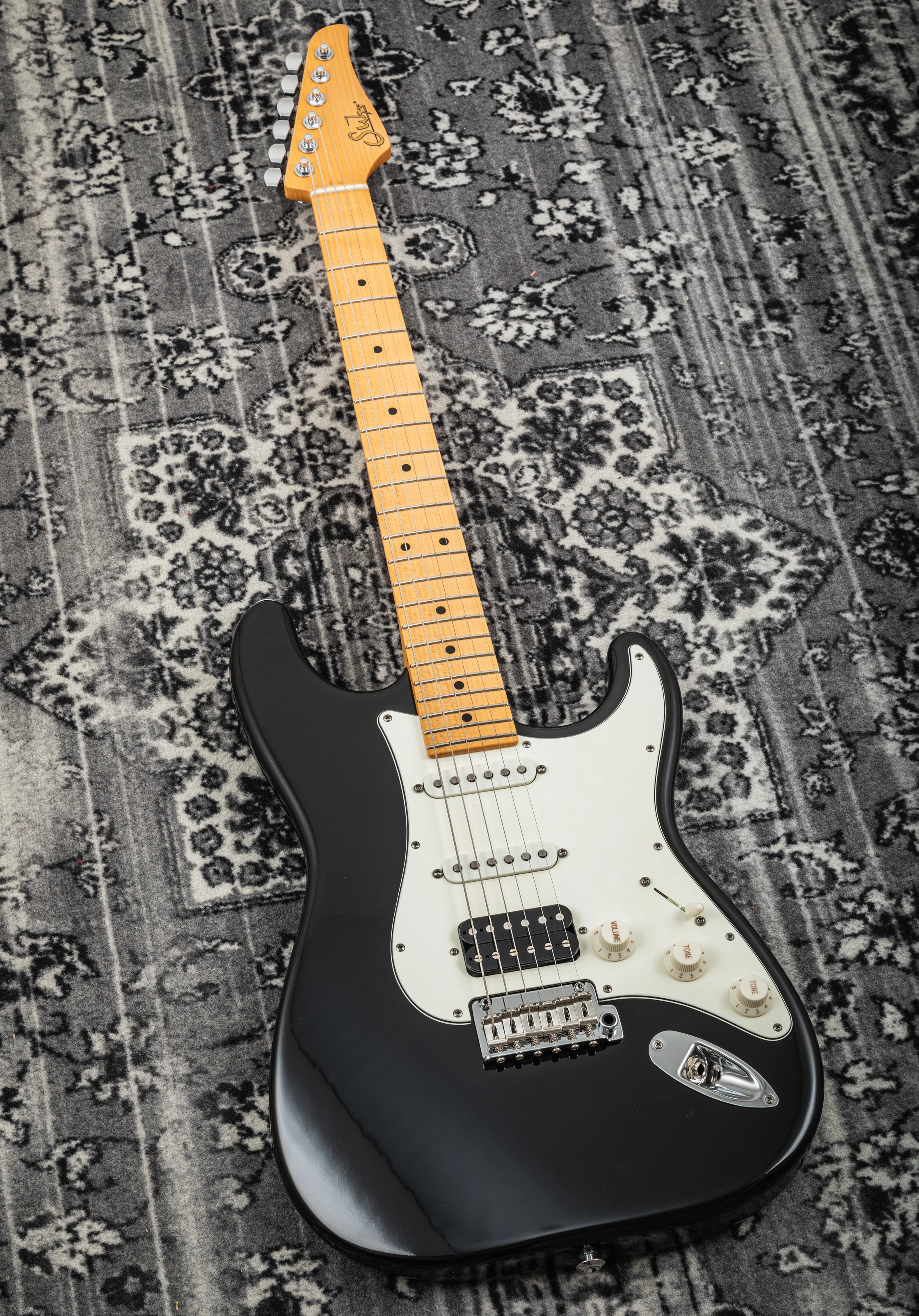 Suhr Classic S Antique HSS blk/mn