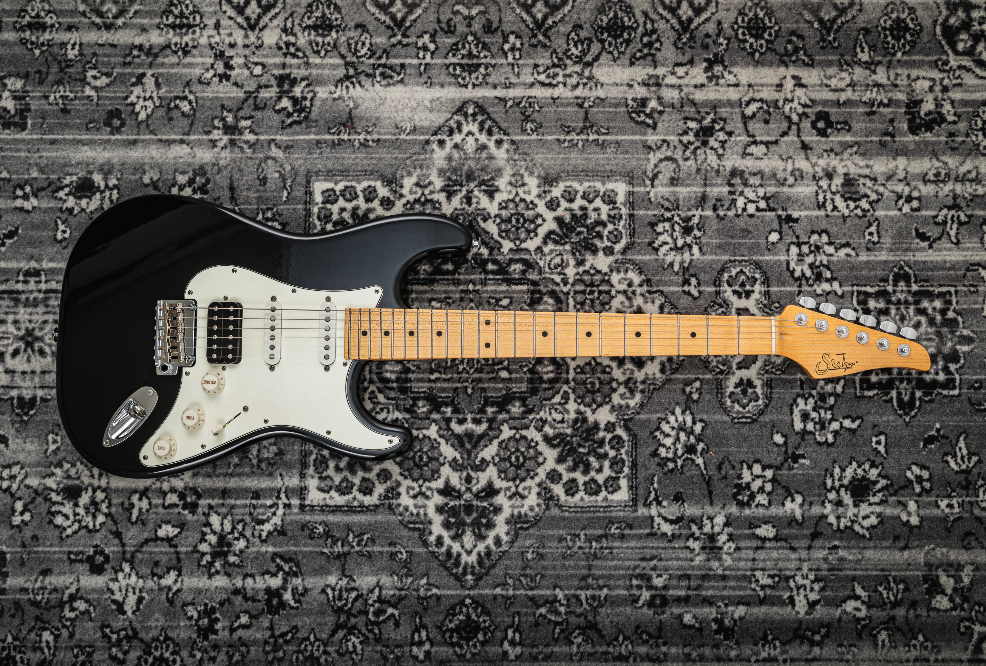 Suhr Classic S Antique HSS blk/mn
