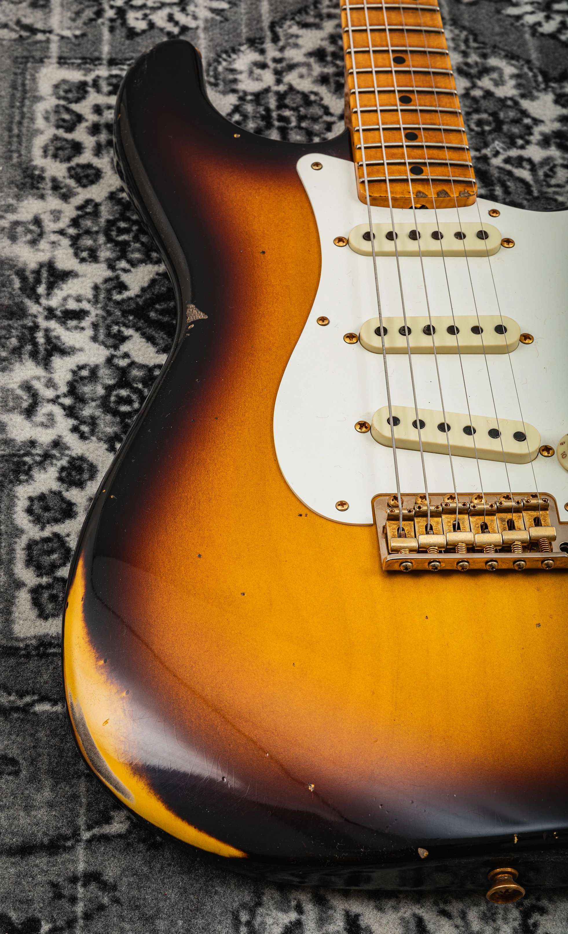 Fender Strat 1957 Limited Edition Relic faded Aged 2-Color SB