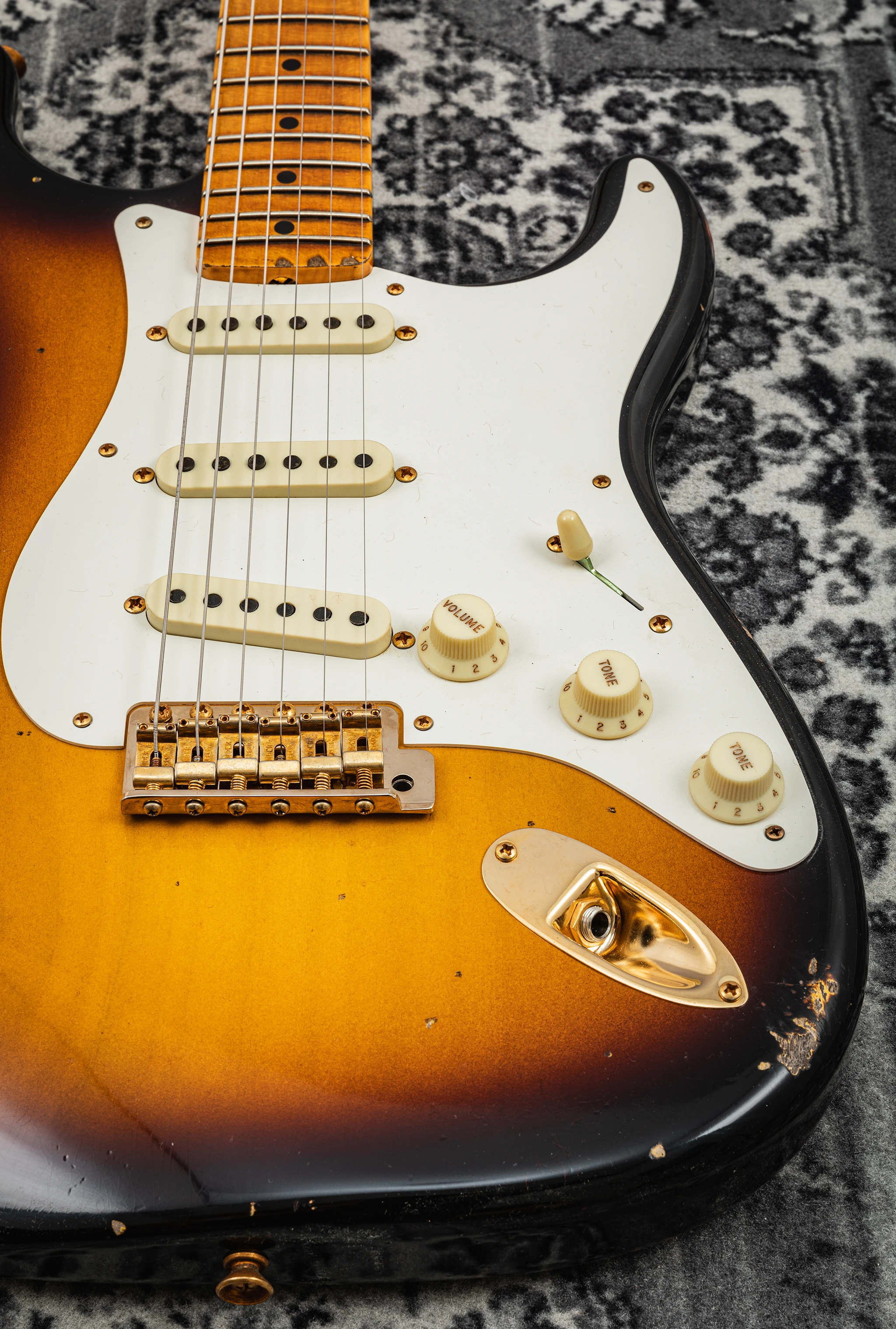 Fender Strat 1957 Limited Edition Relic faded Aged 2-Color SB