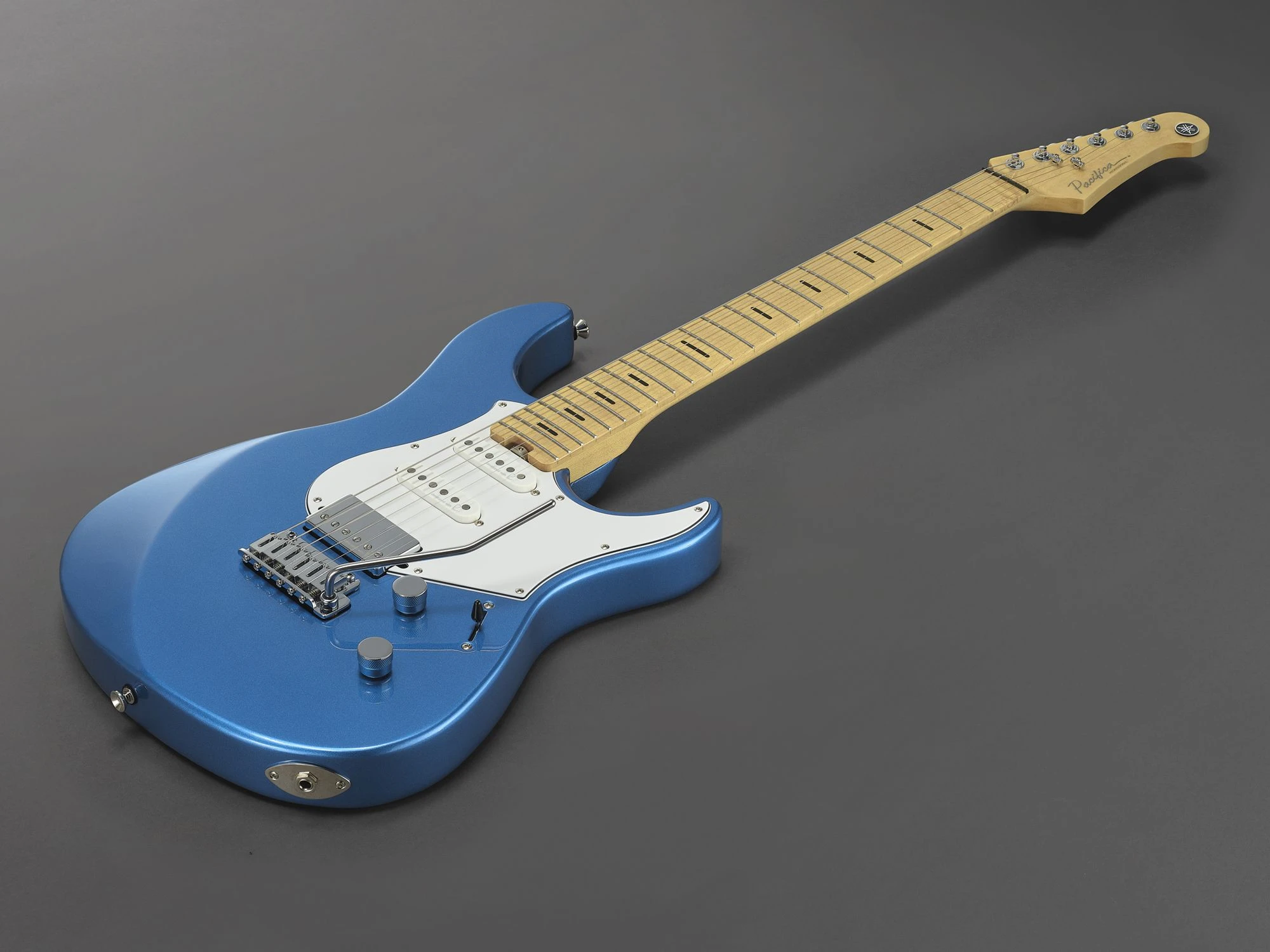 Yamaha Pacifica Professional sparkle blue