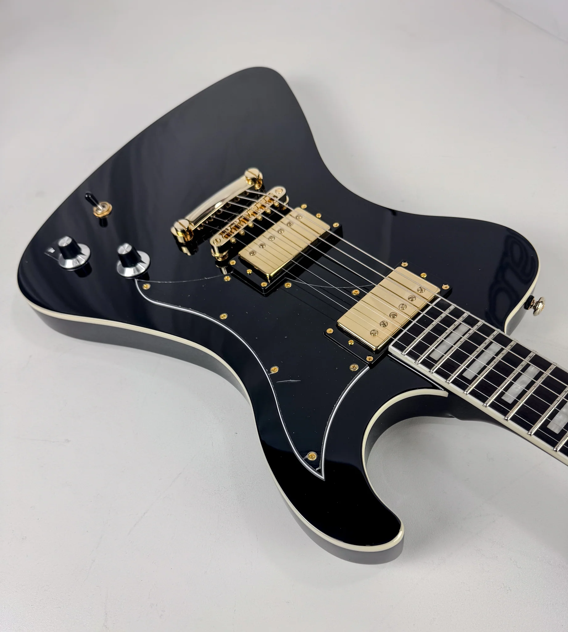 Dunable Guitars R2 DE gloss black GH