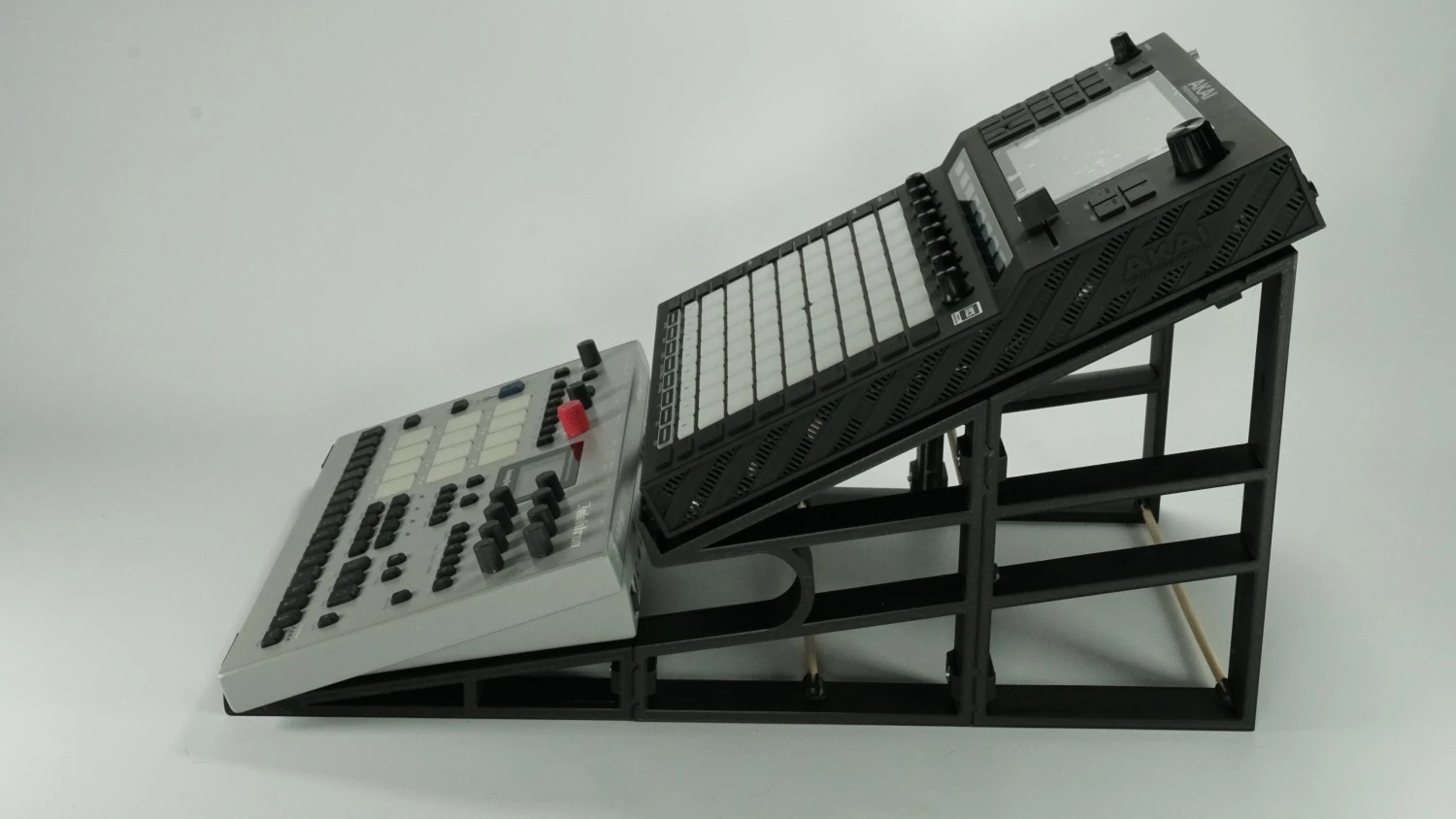 Coverup Triple tier synth stand 320