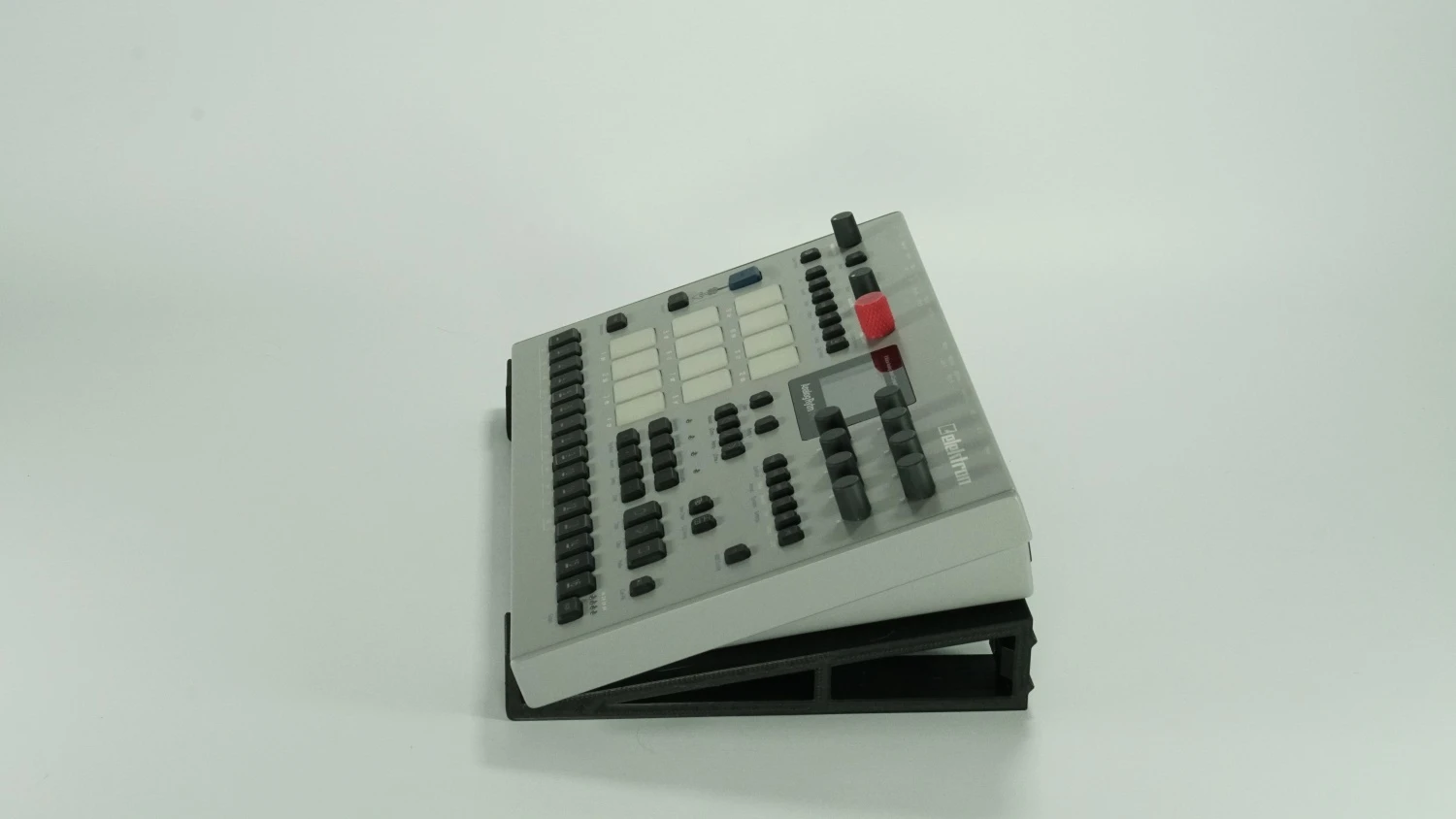 Coverup Triple tier synth stand 320