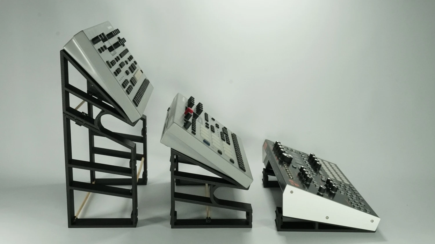 Coverup Triple tier synth stand 320