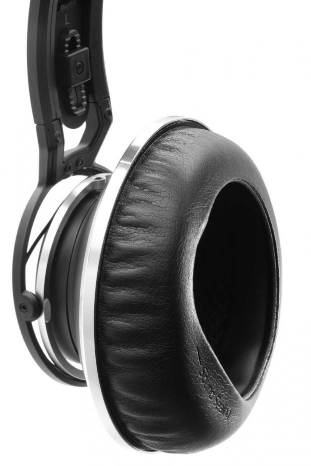 AKG K872