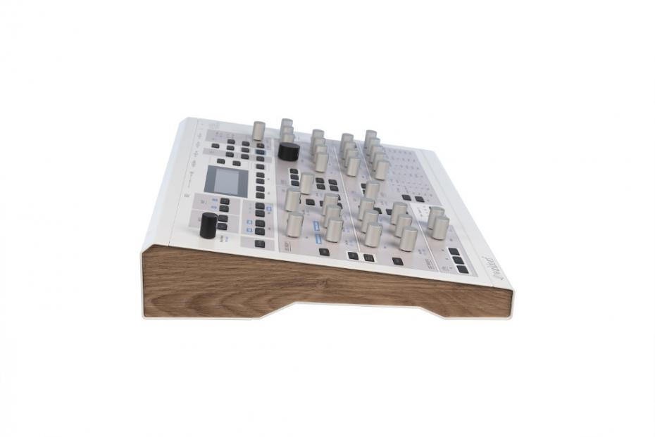 Waldorf Kyra VA-Synth Desktop Aussteller