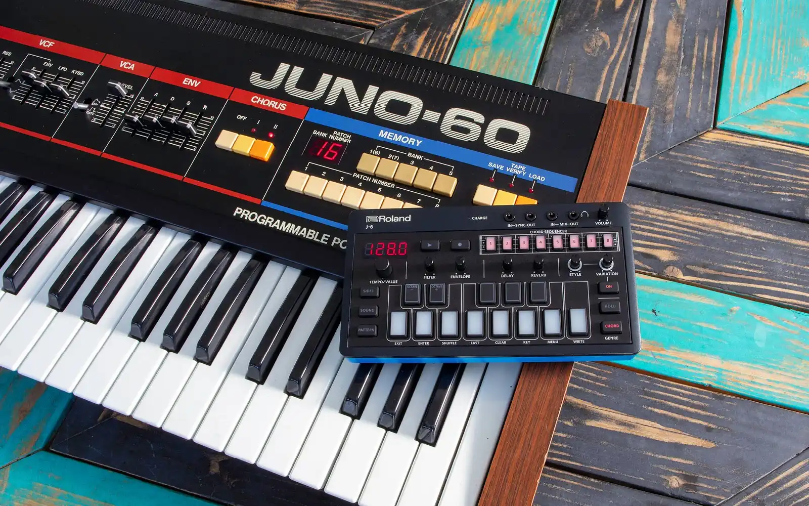 Roland AIRA Compact J-6 Chord Synth