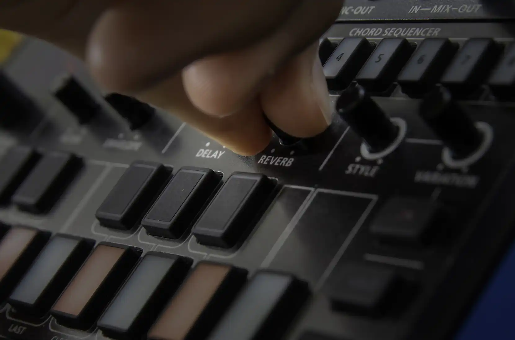 Roland AIRA Compact J-6 Chord Synth