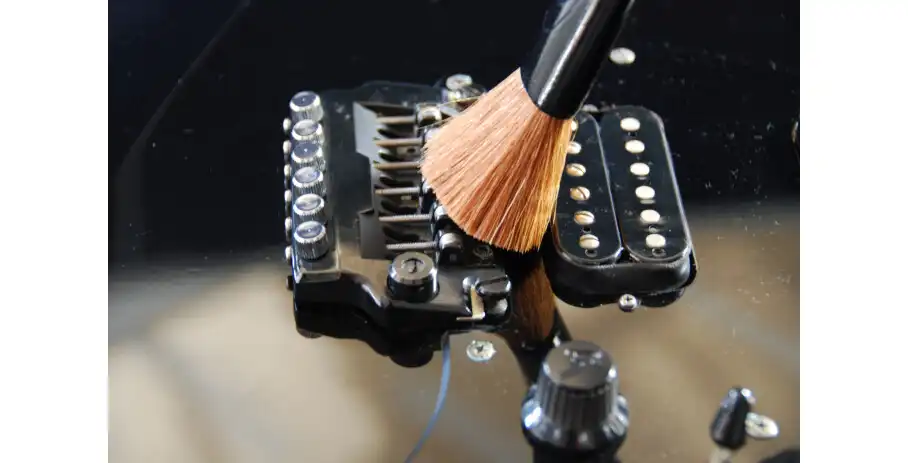 MusicNomad The Nomad Tool All-In-One String/Body/Hardware Cleaner